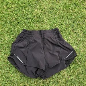 lululemon black hotty hot shorts